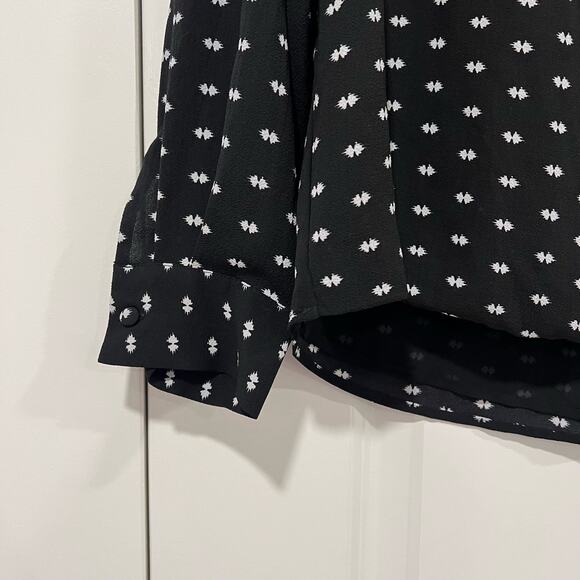 Vince Camuto Women's Wrap Blouse Black White Pattern‎ Size Small - Picture 2 of 9